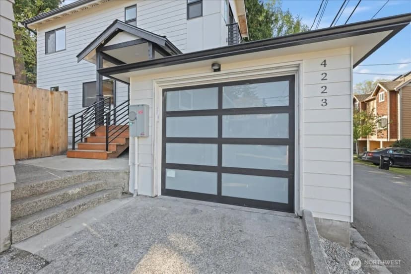 Property photo for 4223 Sw Myrtle Street, Seattle