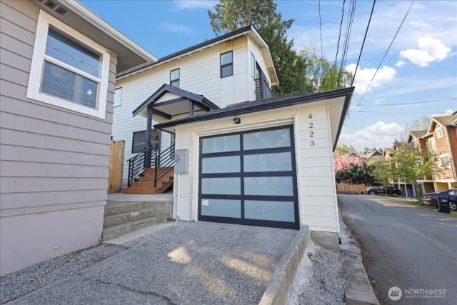 Property photo for 4223 Sw Myrtle Street, Seattle photo 2
