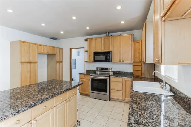 Property photo for 253 Clark Street, Blaine photo 5