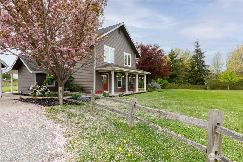 Property photo for 325 W Morris Road, Coupeville photo 2