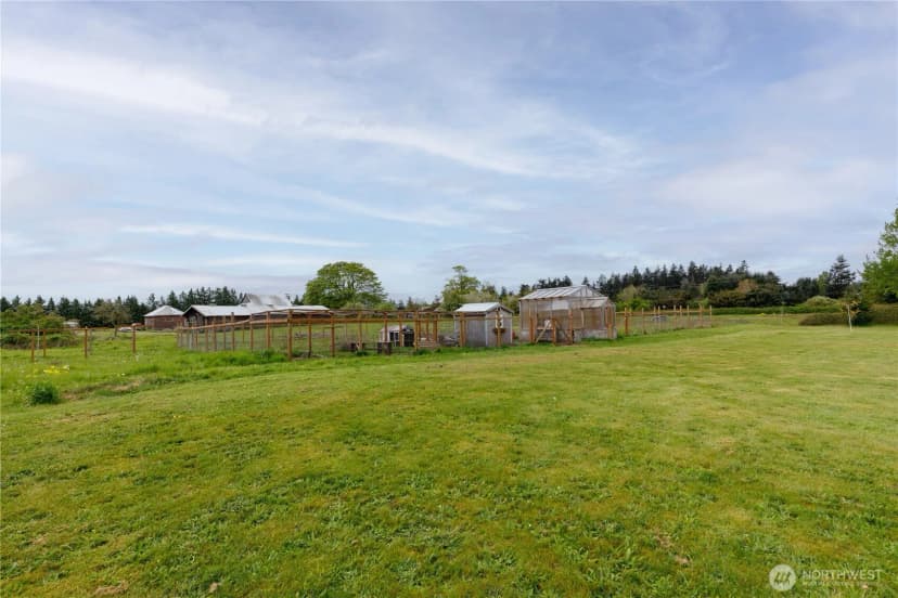 Property photo for 325 W Morris Road, Coupeville photo 28