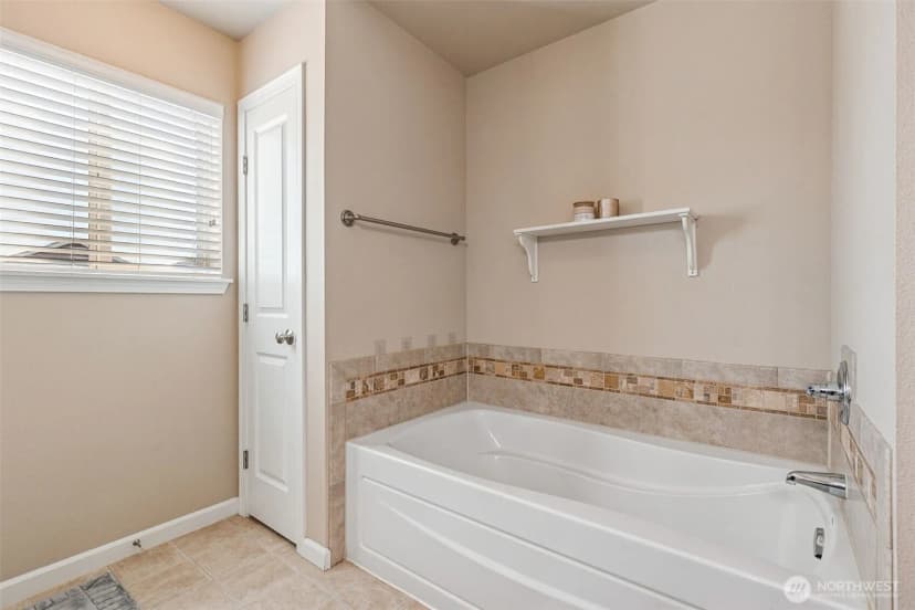 Property photo for 4432 Edgewater Boulevard Ne, Lacey photo 18