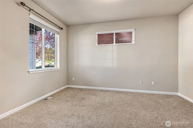Property photo for 4432 Edgewater Boulevard Ne, Lacey photo 5