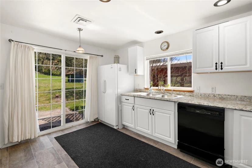 Property photo for 12424 506th Street E, Eatonville photo 32