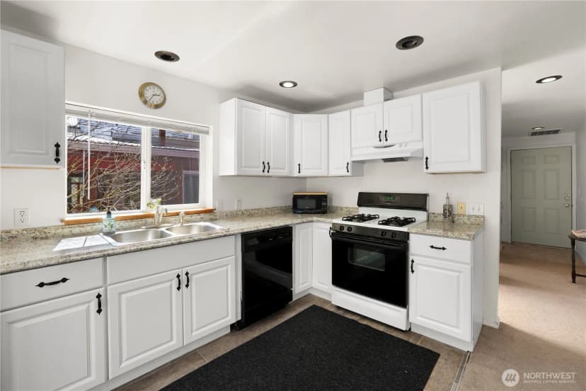 Property photo for 12424 506th Street E, Eatonville photo 30