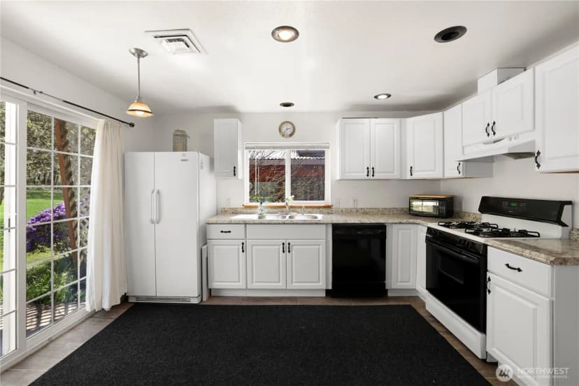 Property photo for 12424 506th Street E, Eatonville photo 31
