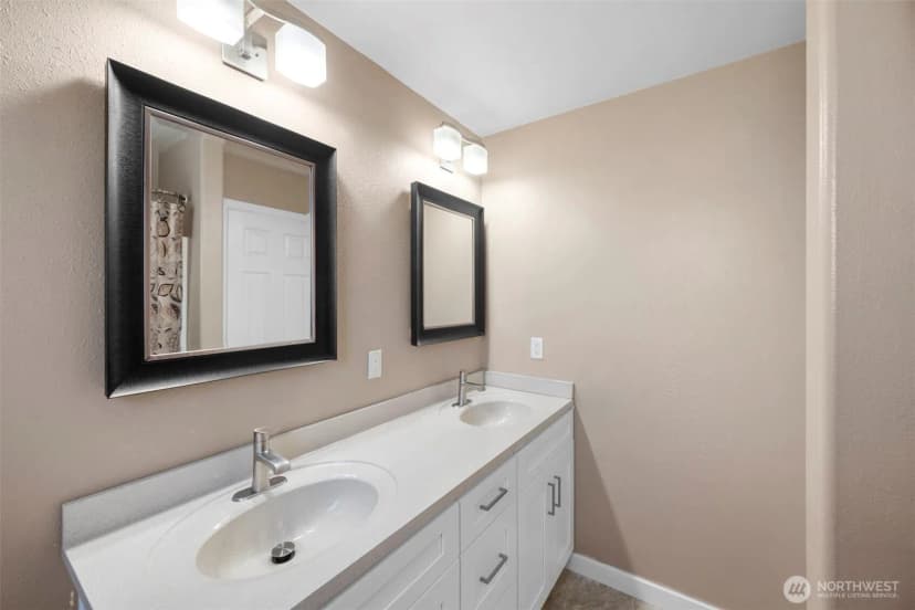 Property photo for 19312 76th Place Ne, Kenmore photo 22