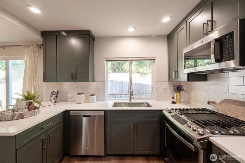 Property photo for 19312 76th Place Ne, Kenmore photo 9