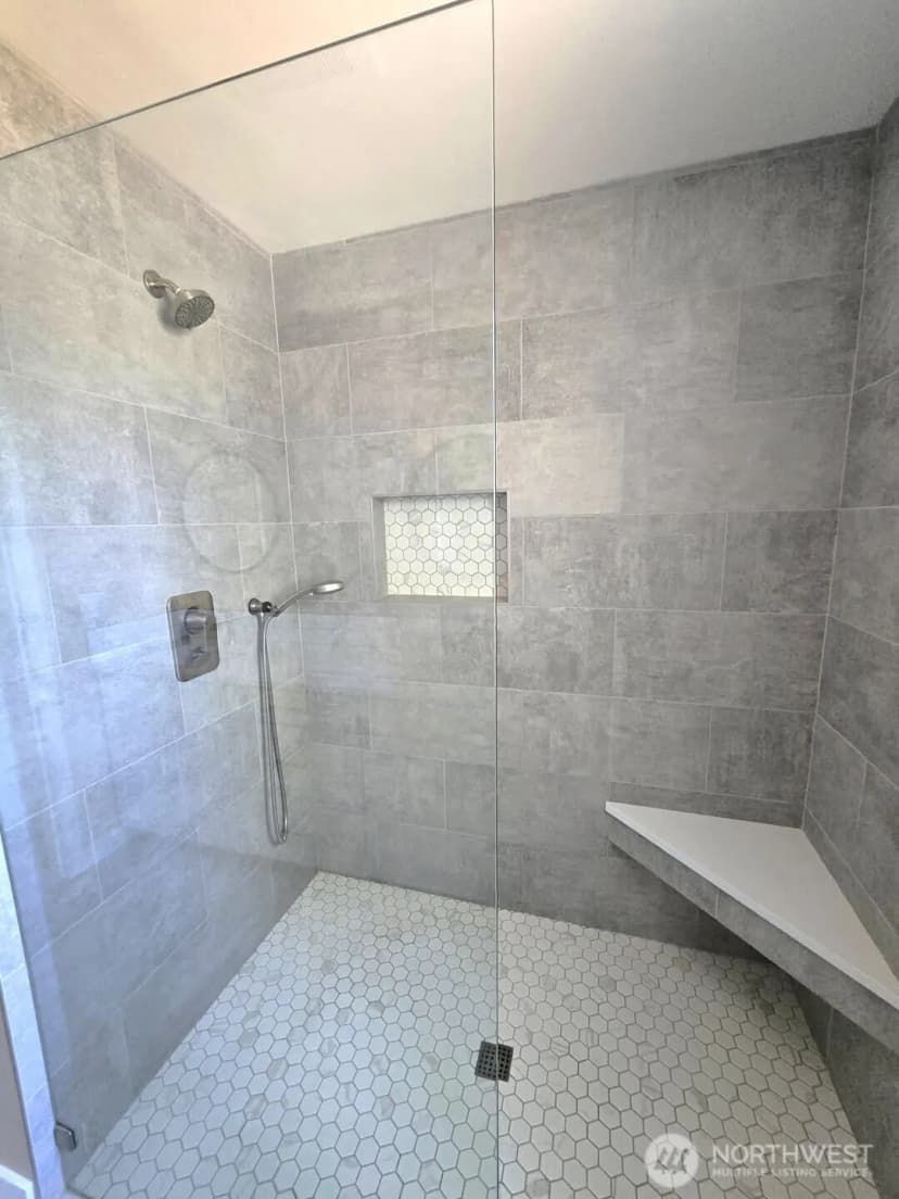 Property photo for 19312 76th Place Ne, Kenmore photo 18