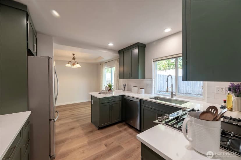 Property photo for 19312 76th Place Ne, Kenmore photo 10