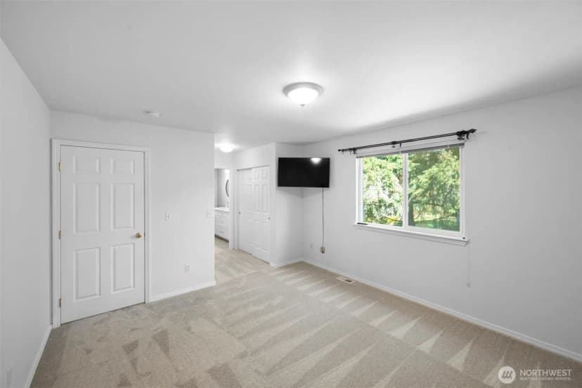 Property photo for 19312 76th Place Ne, Kenmore photo 14