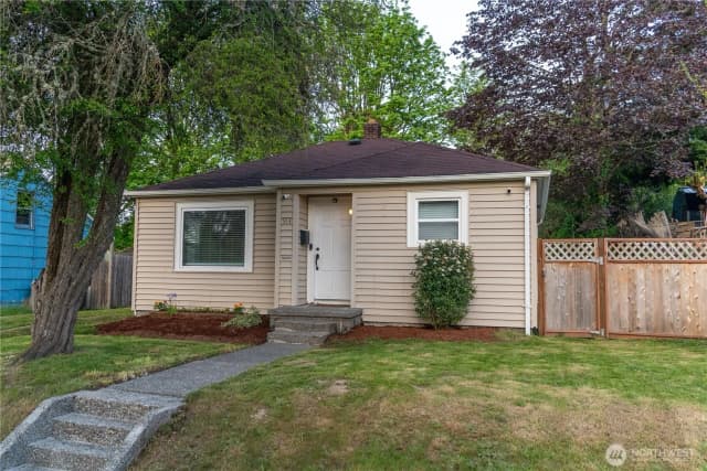 Property photo for 914 Puget Street Ne, Olympia