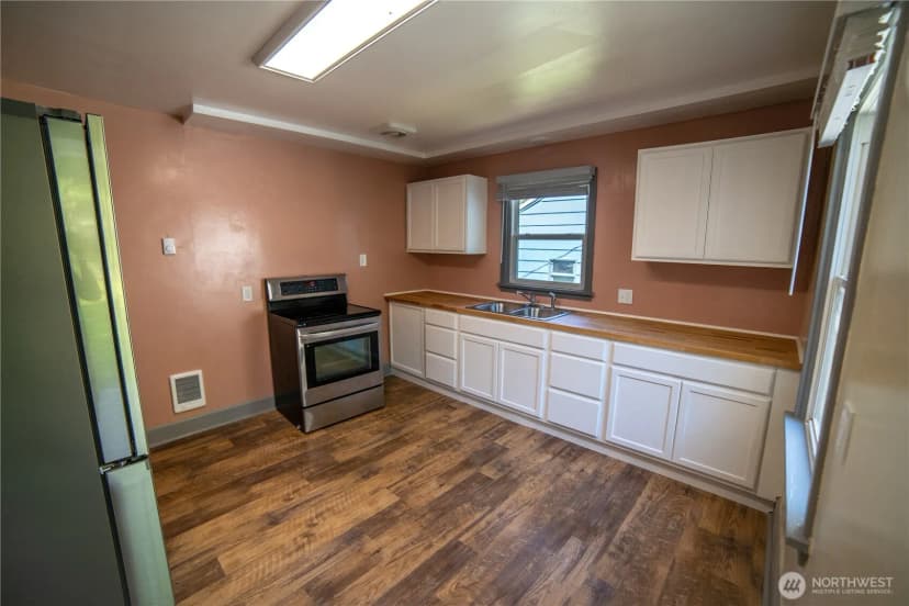 Property photo for 914 Puget Street Ne, Olympia photo 8