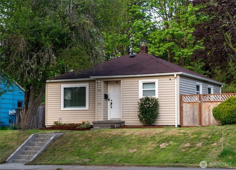 Property photo for 914 Puget Street Ne, Olympia photo 2