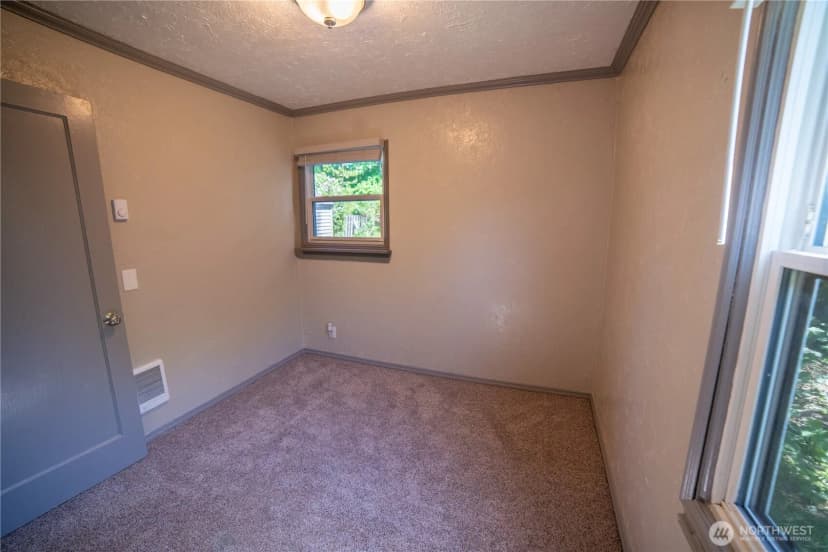 Property photo for 914 Puget Street Ne, Olympia photo 12