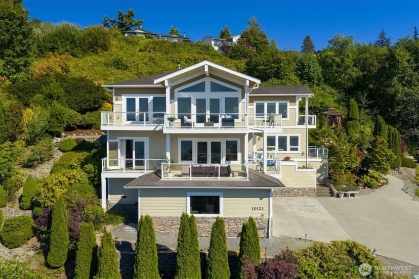 Property photo for 10123 Marine View Drive, Mukilteo photo 2