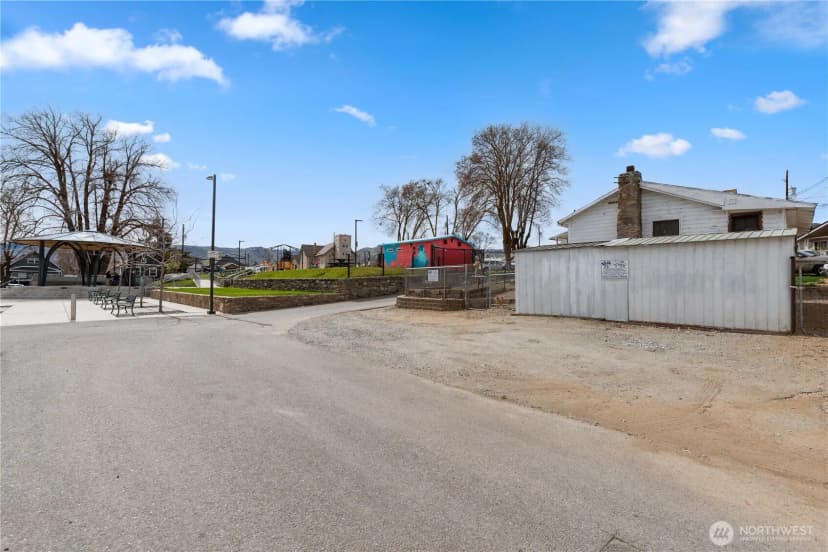 Property photo for 415 Walker St, Wenatchee photo 29