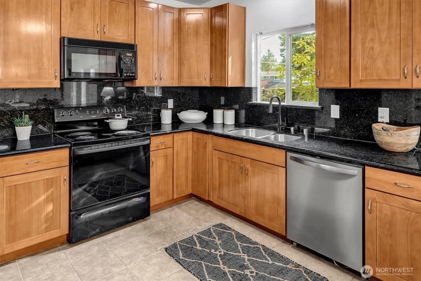 Property photo for 9512 220th Street Sw, Edmonds photo 14
