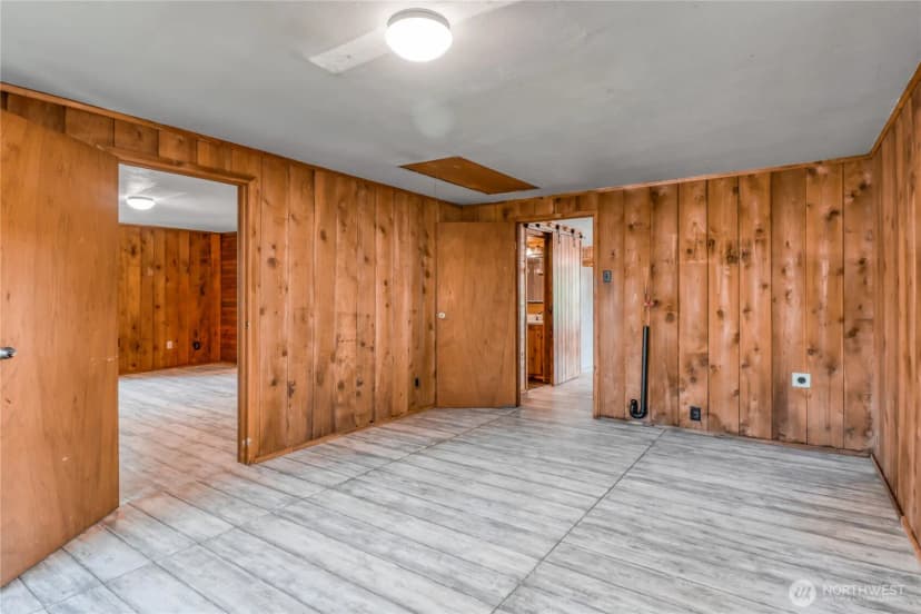 Property photo for 21 W River Drive W, Elma photo 18