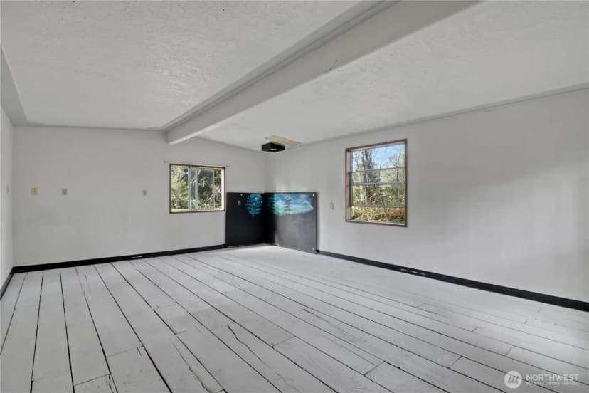 Property photo for 21 W River Drive W, Elma photo 30