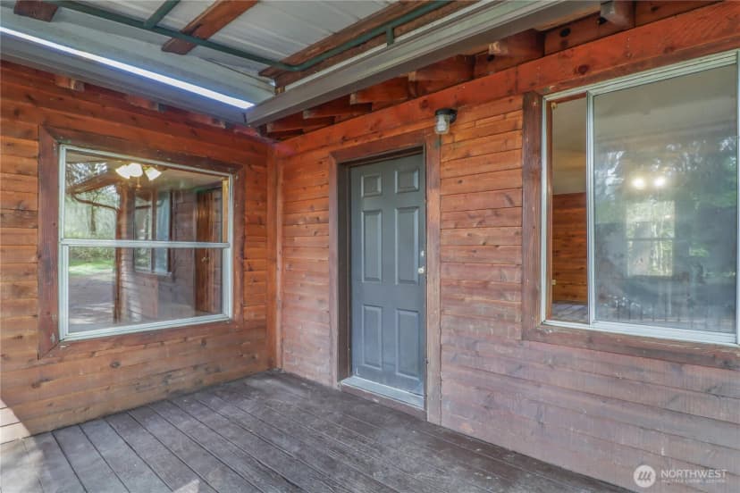 Property photo for 21 W River Drive W, Elma photo 4
