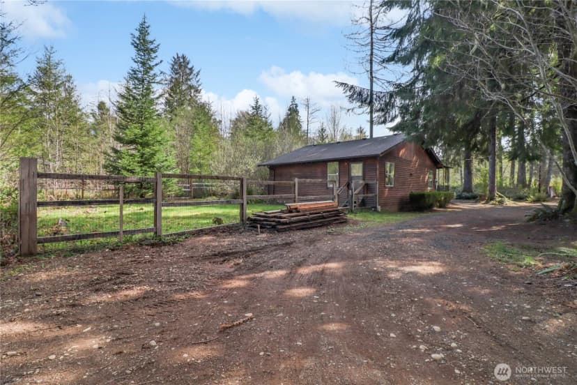 Property photo for 21 W River Drive W, Elma photo 35