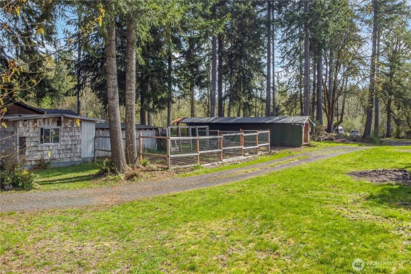 Property photo for 21 W River Drive W, Elma photo 27
