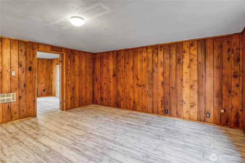 Property photo for 21 W River Drive W, Elma photo 19
