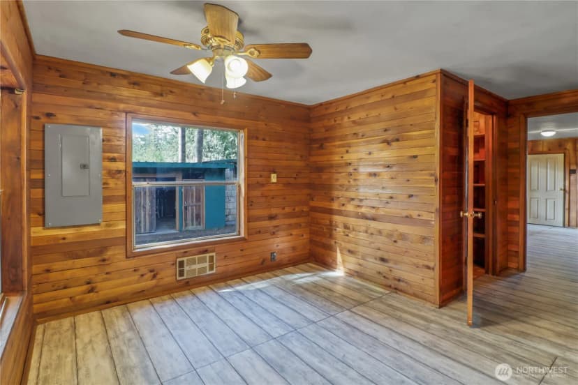 Property photo for 21 W River Drive W, Elma photo 8