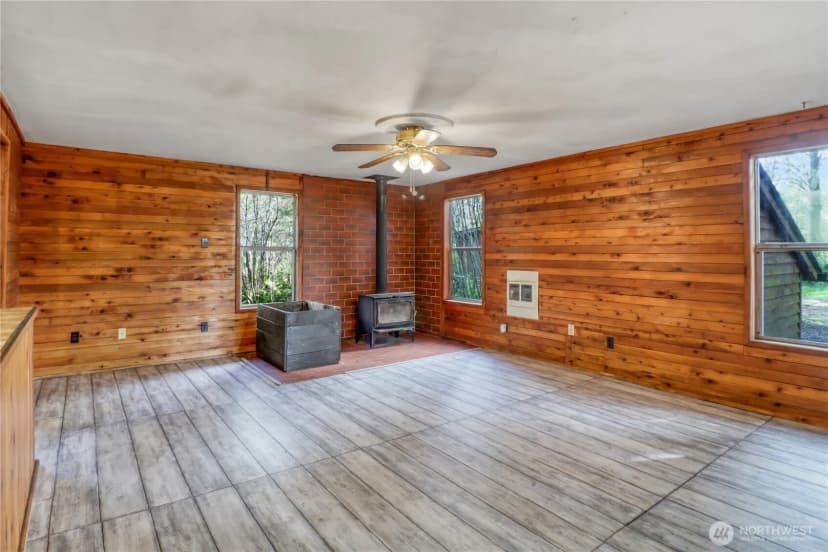 Property photo for 21 W River Drive W, Elma photo 5