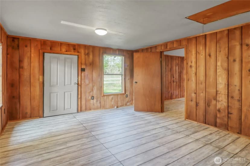 Property photo for 21 W River Drive W, Elma photo 15