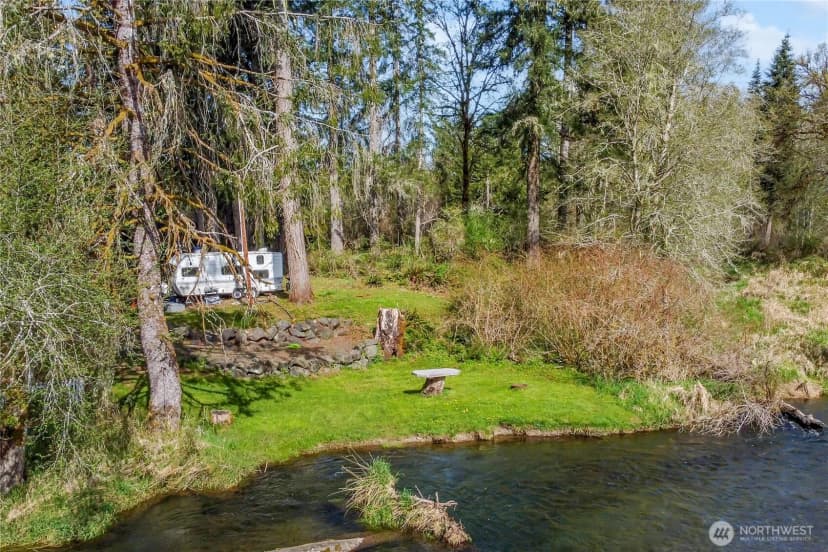 Property photo for 21 W River Drive W, Elma photo 25