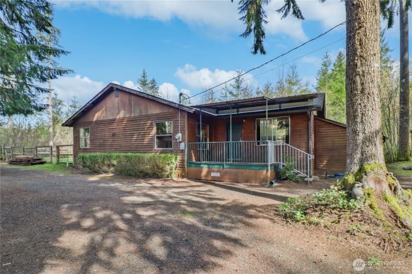 Property photo for 21 W River Drive W, Elma photo 2