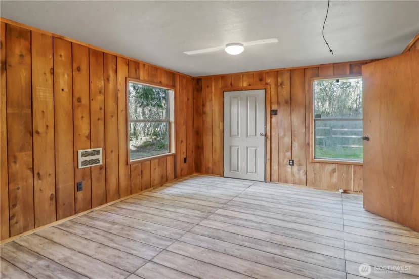 Property photo for 21 W River Drive W, Elma photo 14