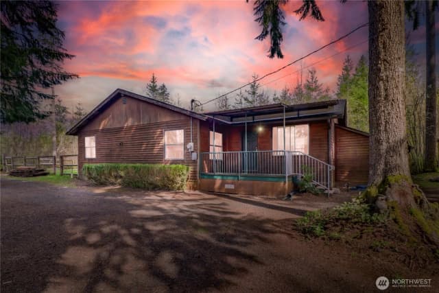 Property photo for 21 W River Drive W, Elma