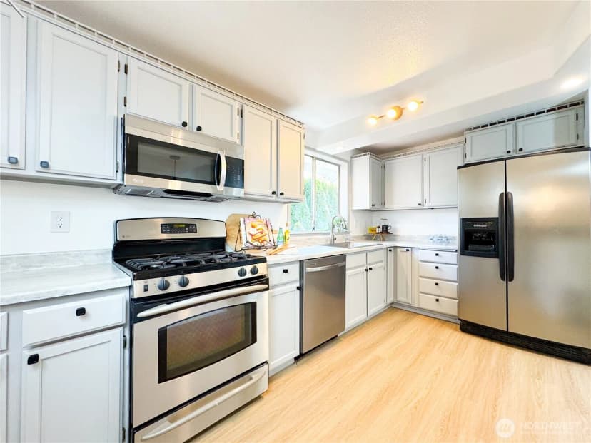 Property photo for 27526 26th Avenue S, Federal Way photo 11