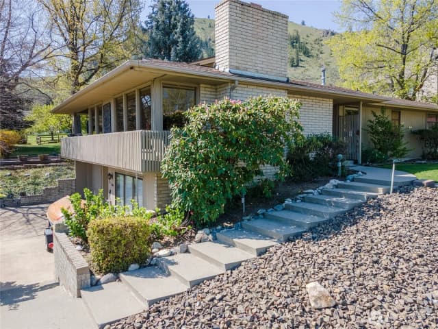 Property photo for 1200 Summer Hill Place, Wenatchee photo 3