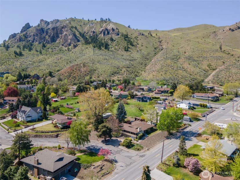 Property photo for 1200 Summer Hill Place, Wenatchee photo 39