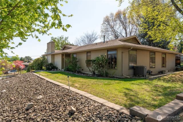 Property photo for 1200 Summer Hill Place, Wenatchee photo 4
