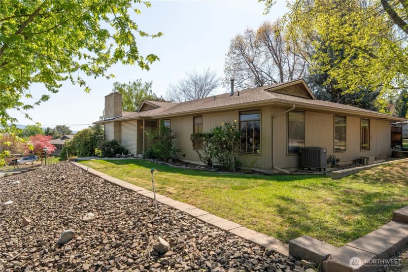 Property photo for 1200 Summer Hill Place, Wenatchee photo 4