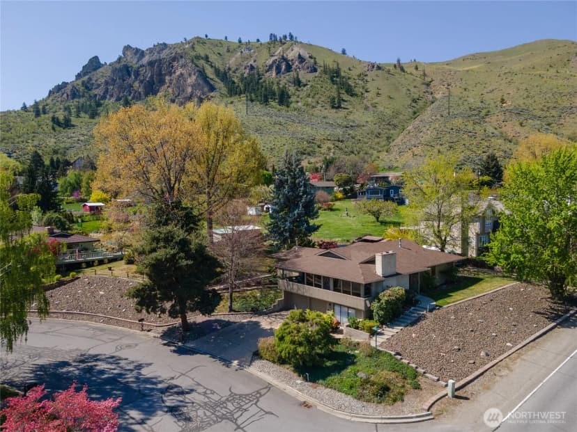 Property photo for 1200 Summer Hill Place, Wenatchee