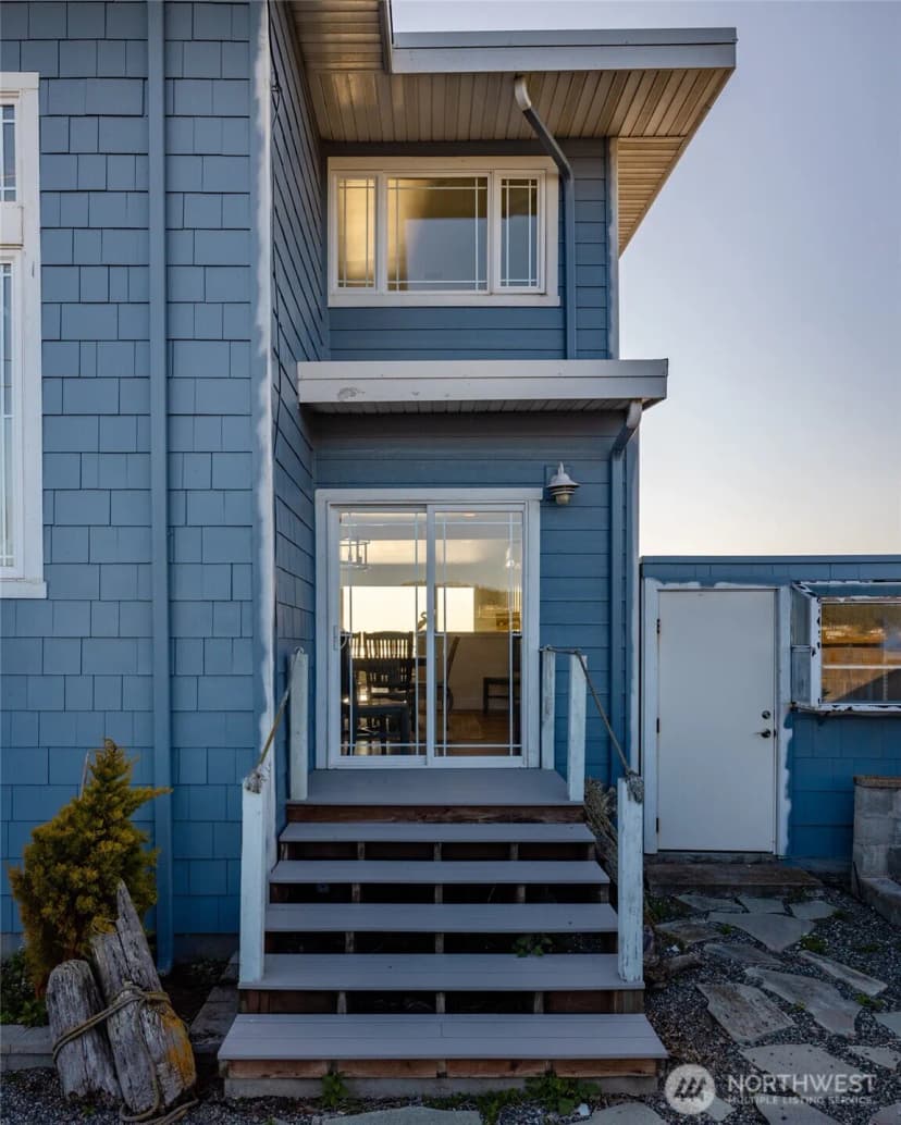 Property photo for 2575 West Beach Road, Oak Harbor photo 6