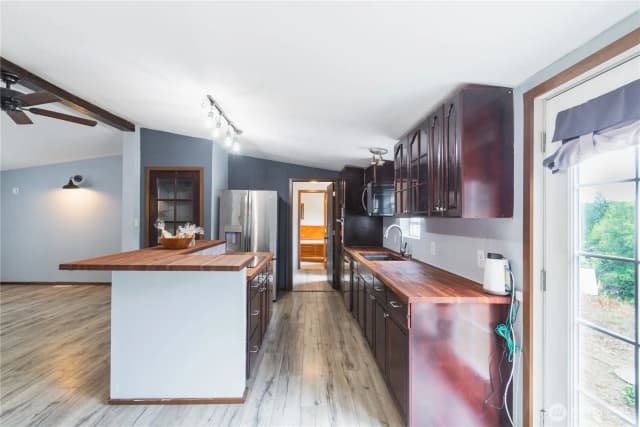 Property photo for 1909 Lake Drive Sw, Lakebay photo 5