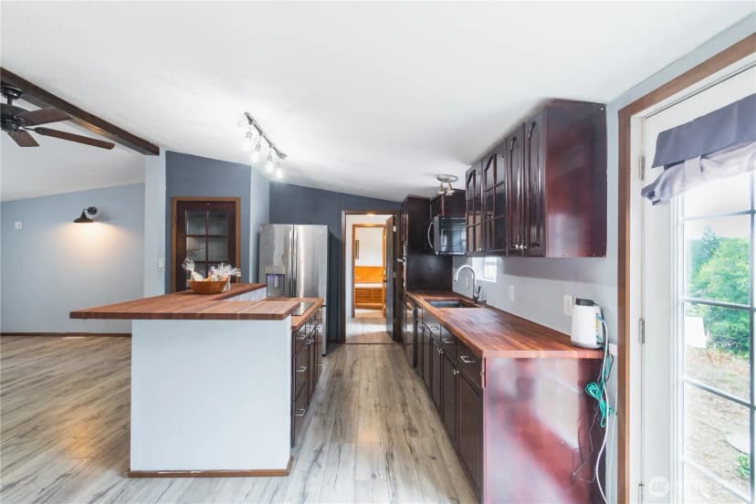 Property photo for 1909 Lake Drive Sw, Lakebay photo 5