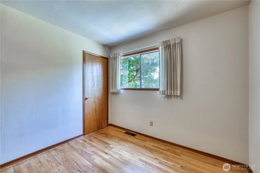 Property photo for 3828 Harbel Drive Ne, Bremerton photo 18
