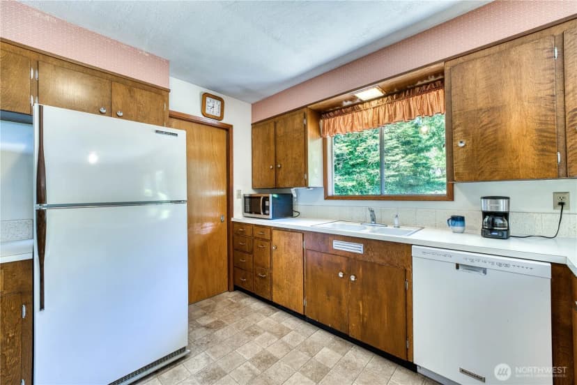 Property photo for 3828 Harbel Drive Ne, Bremerton photo 13