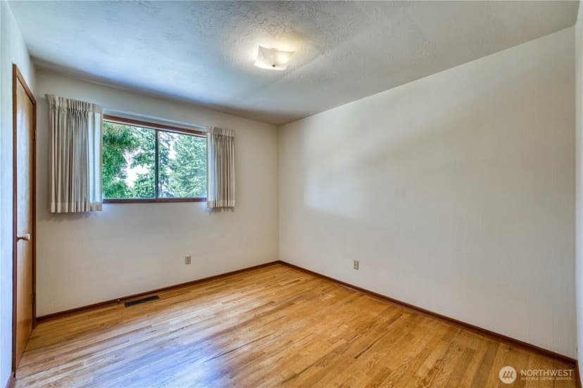 Property photo for 3828 Harbel Drive Ne, Bremerton photo 17