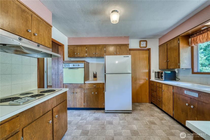 Property photo for 3828 Harbel Drive Ne, Bremerton photo 12