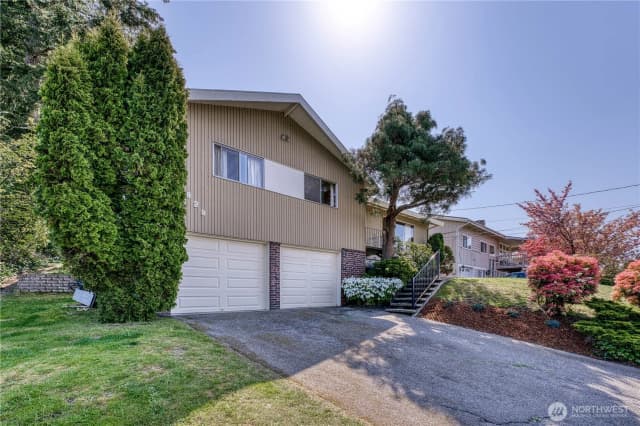 Property photo for 3828 Harbel Drive Ne, Bremerton photo 2