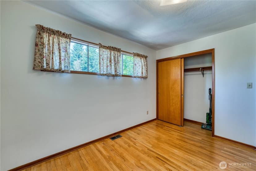 Property photo for 3828 Harbel Drive Ne, Bremerton photo 22